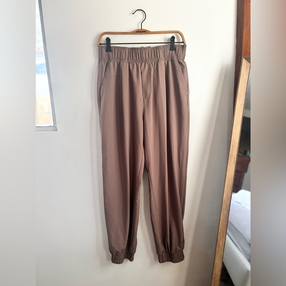 VARLEY | Enzo snap button cuff pant in taupe | size large - Picture 6 of 8